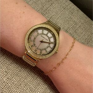 ✨ Michael Kors Women’s Rose Gold Watch ✨
💫 Classic & Elegant Design 💫